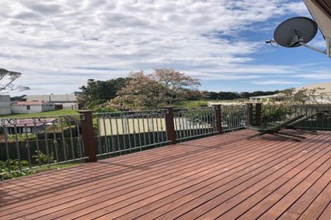 Photo of property in 9 Dalwhinnie Parade, Highland Park, Auckland, 2010