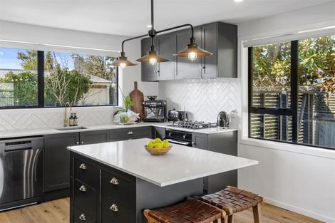 Photo of property in 2/74a Jeffreys Road, Fendalton, Christchurch, 8052