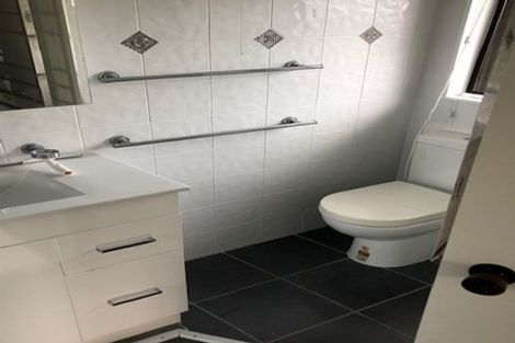 Photo of property in 7 Puawai Place, Northcote, Auckland, 0627