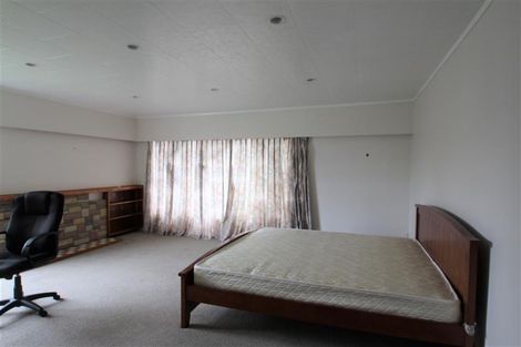 Photo of property in 60 Woodford Avenue, Henderson, Auckland, 0610