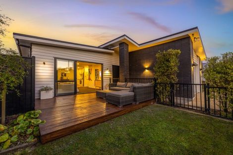 Photo of property in 10 Pateke Drive, Kenepuru, Porirua, 5022