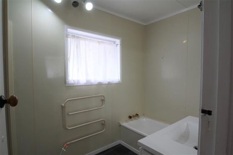 Photo of property in 60 Woodford Avenue, Henderson, Auckland, 0610