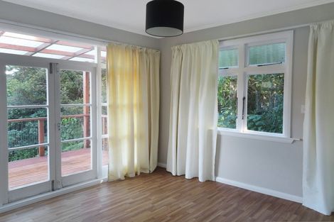 Photo of property in 33 Ferry Road, Days Bay, Lower Hutt, 5013