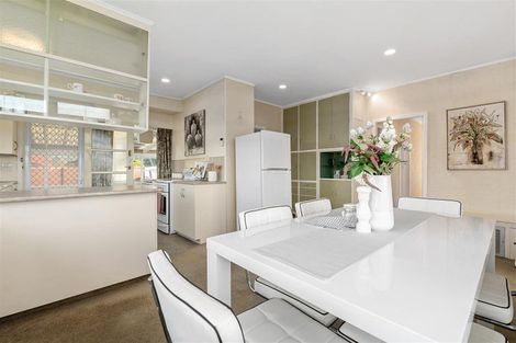 Photo of property in 1/6 Hillcrest Avenue, Hillcrest, Auckland, 0627