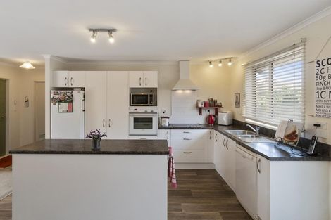 Photo of property in 11 Raabia Close, Parakai, 0830