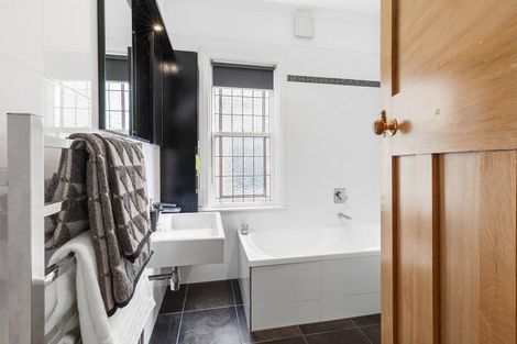 Photo of property in 25 Pinnacle Street, Seatoun, Wellington, 6022