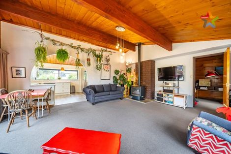 Photo of property in 38 James Grove, Stokes Valley, Lower Hutt, 5019