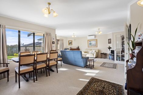 Photo of property in 17 Greenwood Place, Fitzherbert, Palmerston North, 4410