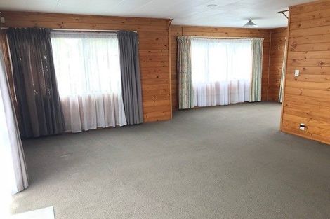 Photo of property in 5 Camilla Grove, Totara Vale, Auckland, 0629