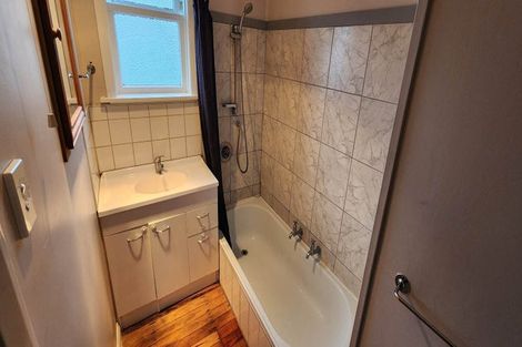 Photo of property in 2a Montrose Place, Takaro, Palmerston North, 4412