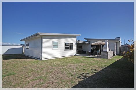 Photo of property in 24 Forbes Road, Foxton Beach, Foxton, 4815