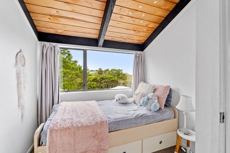 Photo of property in 22 Shadon Place, Stanmore Bay, Whangaparaoa, 0932