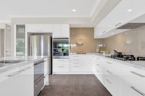 Photo of property in 9 Portofino Point, Karaka, Papakura, 2113