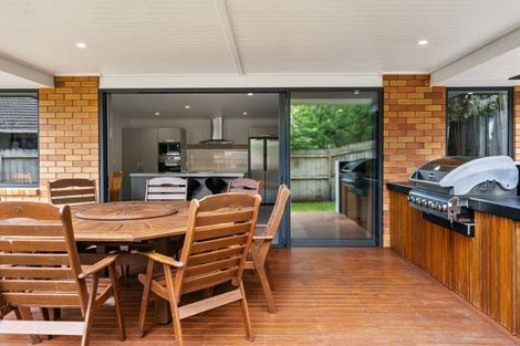 Photo of property in 12 Resolution Place, One Tree Point, 0118