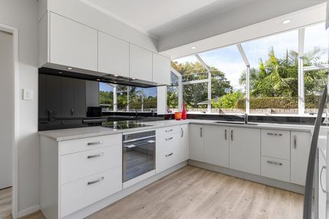 Photo of property in 30 Ganymede Place, Half Moon Bay, Auckland, 2012