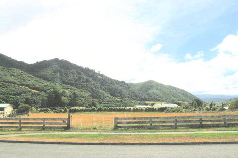 Photo of property in 14 Malcolm Gillies Grove, Totara Park, Upper Hutt, 5018