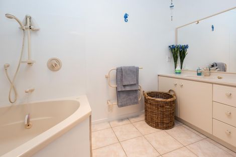 Photo of property in 14 Gwenand Place, Botany Downs, Auckland, 2010