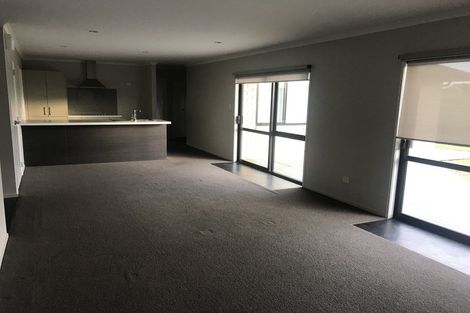 Photo of property in 30 Breaker Grove, Waiuku, 2123