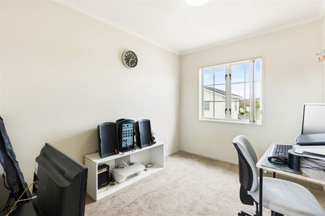 Photo of property in 15 Mulvaney Crescent, Henderson, Auckland, 0612