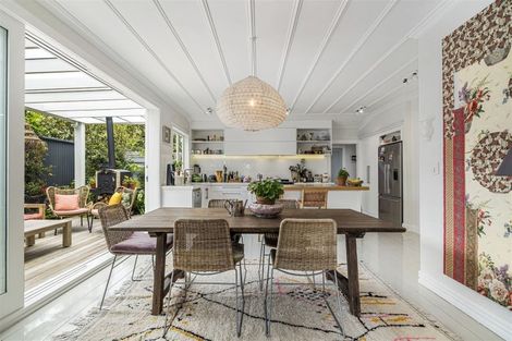 Photo of property in 5 Turnbull Road, Narrow Neck, Auckland, 0624