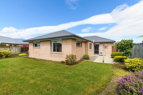 Photo of property in 5 Daniel Place, Kelvin Grove, Palmerston North, 4414