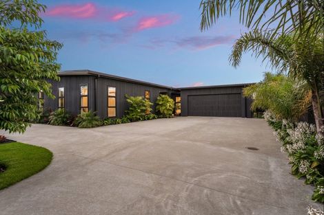 Photo of property in 72 Point Wells Road, Point Wells, 0986