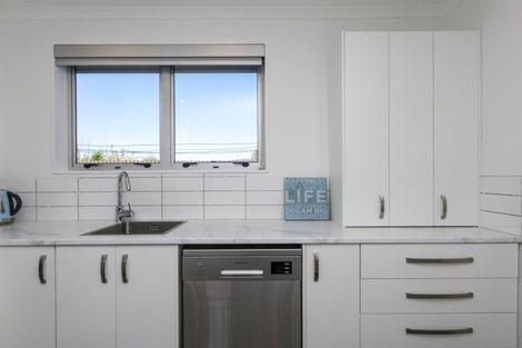 Photo of property in 11 Chester Street, Taradale, Napier, 4112