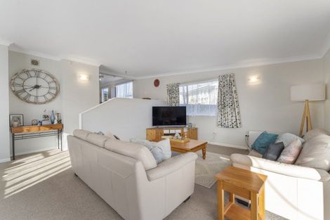 Photo of property in 8 Kaitawa Crescent, Paraparaumu, 5032