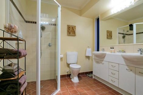 Photo of property in 5b Olwyn Place, Greenhithe, Auckland, 0632