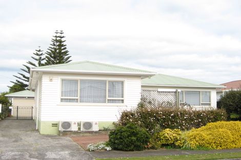 Photo of property in 5 Margaret Place, Merrilands, New Plymouth, 4312