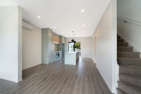 Photo of property in 4/107 Hobsonville Road, West Harbour, Auckland, 0618