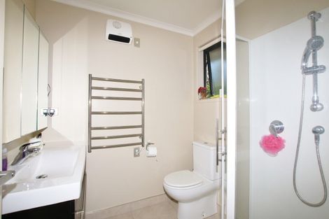 Photo of property in 3 Ohau Court, Fairview Heights, Auckland, 0632