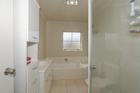 Photo of property in 9 Brashier Circle, Sunnyvale, Auckland, 0612