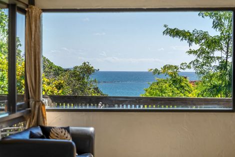 Photo of property in 2/30 Browns Bay Road, Rothesay Bay, Auckland, 0630