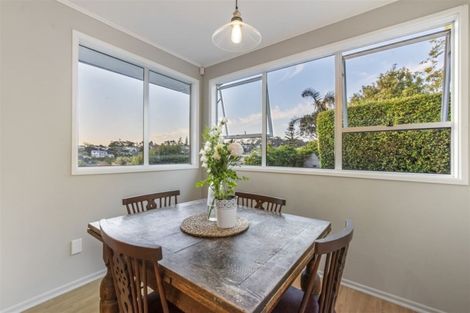 Photo of property in 1/60 Selwyn Crescent, Forrest Hill, Auckland, 0620