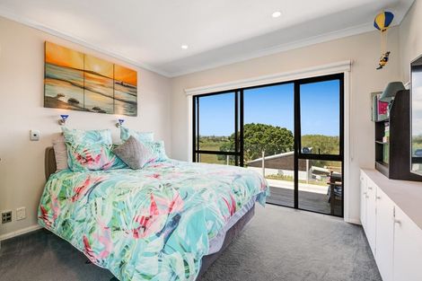 Photo of property in 1/63 College Road, Northcote, Auckland, 0627