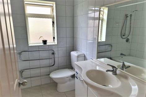 Photo of property in 11 Heath Avenue, Northcote, Auckland, 0627