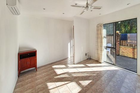 Photo of property in 7b Harrybrook Road, Green Bay, Auckland, 0604