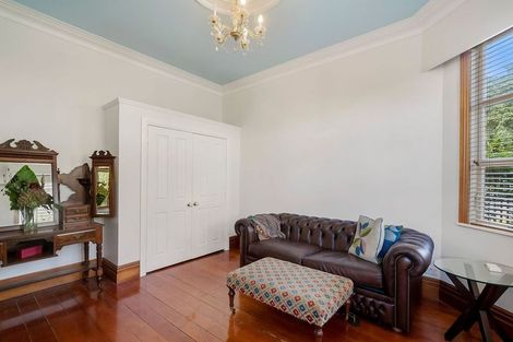 Photo of property in 28 Rangatira Road, Birkenhead, Auckland, 0626