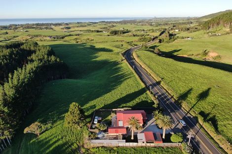 Photo of property in 1606 South Road, Tataraimaka, New Plymouth, 4374