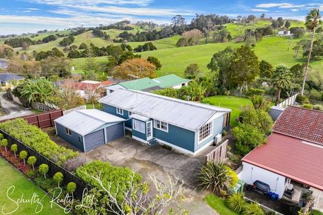 Photo of property in 9 Whaka Street, Maungaturoto, 0520