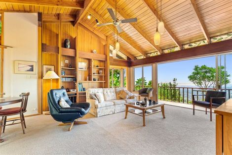 Photo of property in 13 Quinns Road, Waiatarua, Auckland, 0612