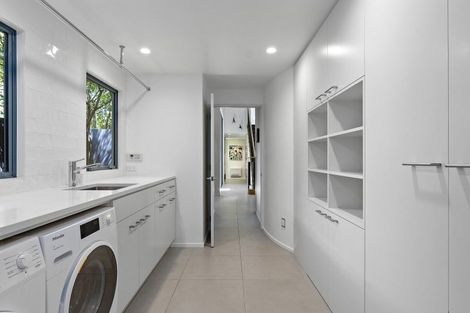 Photo of property in 37 Thornycroft Street, Fendalton, Christchurch, 8052