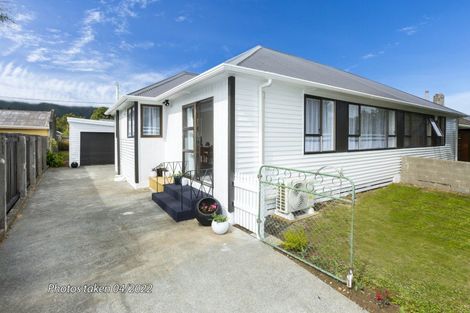 Photo of property in 380 Cambridge Terrace, Naenae, Lower Hutt, 5011