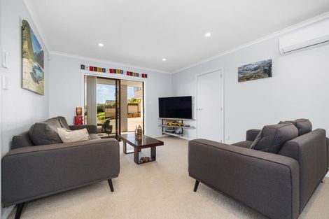 Photo of property in 1 Holcombrooke Lane, Welcome Bay, Tauranga, 3175