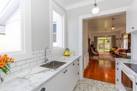 Photo of property in 372a Carrington Street, Upper Vogeltown, New Plymouth, 4310