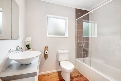 Photo of property in 16 Ross Crescent, Orewa, 0931