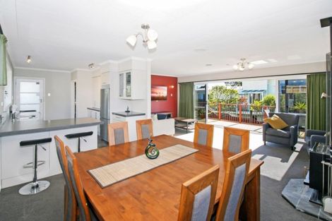 Photo of property in 3b Montana Place, Merrilands, New Plymouth, 4312