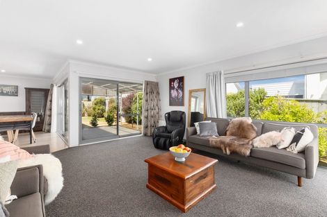 Photo of property in 6 Grace Cove, Aotea, Porirua, 5024