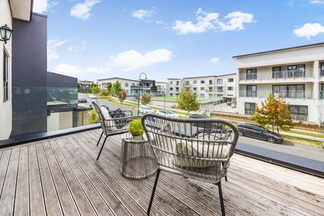 Photo of property in 10a Carlos Drive, Flat Bush, Auckland, 2016